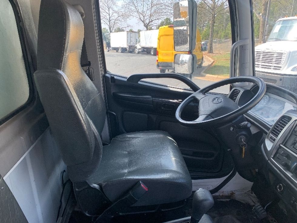 Medium Duty Box Truck-Light and Medium Duty Trucks-Hino-2019-268-Concord-NC-150,995\n\t\tmiles-$ 53,250 - Image 21