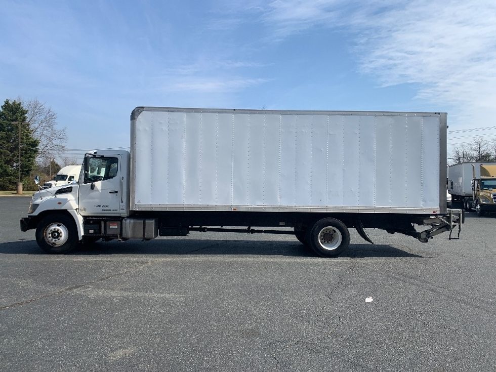 Medium Duty Box Truck-Light and Medium Duty Trucks-Hino-2019-268-Concord-NC-150,995\n\t\tmiles-$ 53,250 - Image 4