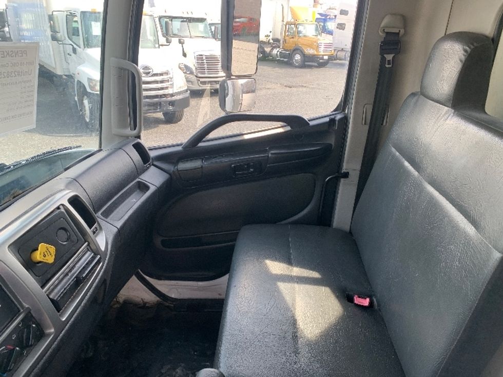 Medium Duty Box Truck-Light and Medium Duty Trucks-Hino-2019-268-Concord-NC-176,795\n\t\tmiles-$ 49,750 - Image 17