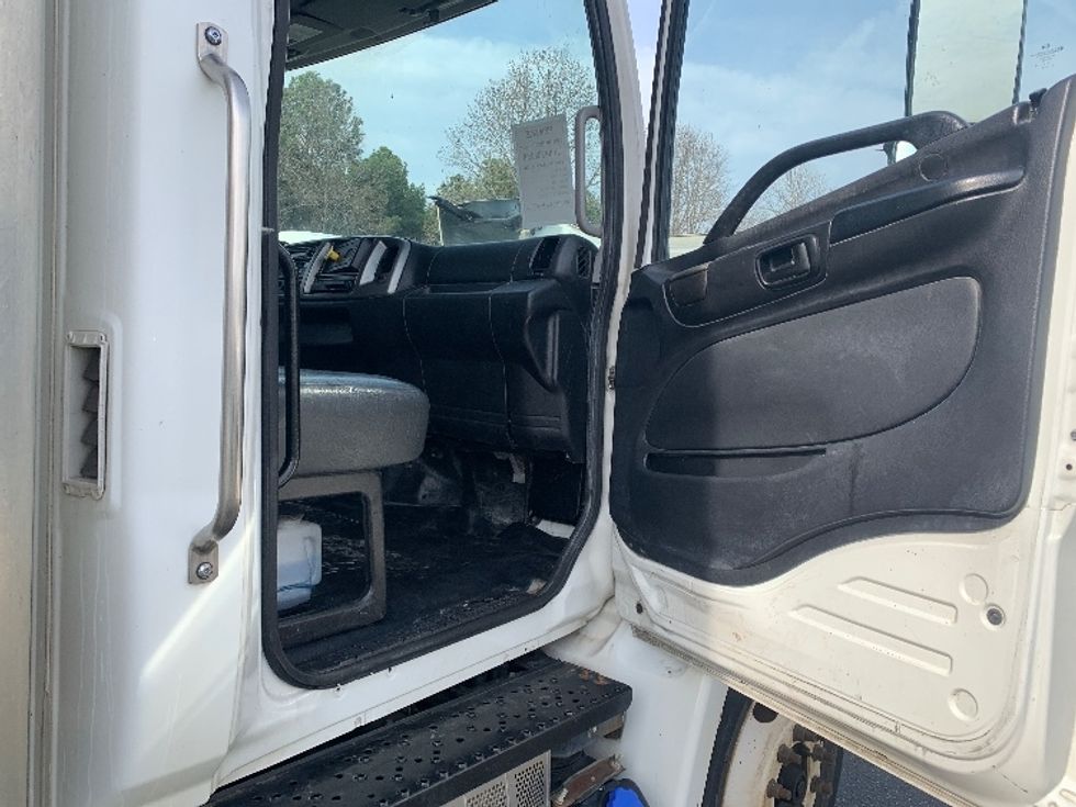 Medium Duty Box Truck-Light and Medium Duty Trucks-Hino-2019-268-Concord-NC-176,795\n\t\tmiles-$ 49,750 - Image 18