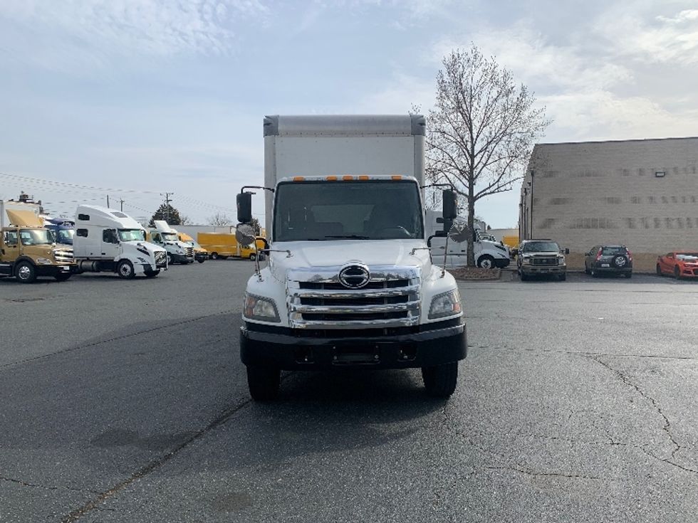 Medium Duty Box Truck-Light and Medium Duty Trucks-Hino-2019-268-Concord-NC-176,795\n\t\tmiles-$ 49,750 - Image 2
