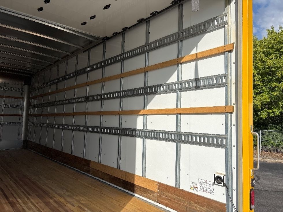 Medium Duty Box Truck-Light and Medium Duty Trucks-Hino-2019-268-Cross Lanes-WV-204,172\n\t\tmiles-$ 48,250 - Image 12