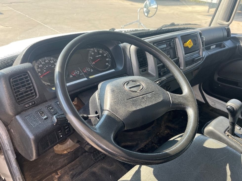 Medium Duty Box Truck-Light and Medium Duty Trucks-Hino-2019-268-Dallas-TX-175,890\n\t\tmiles-$ 51,250 - Image 16