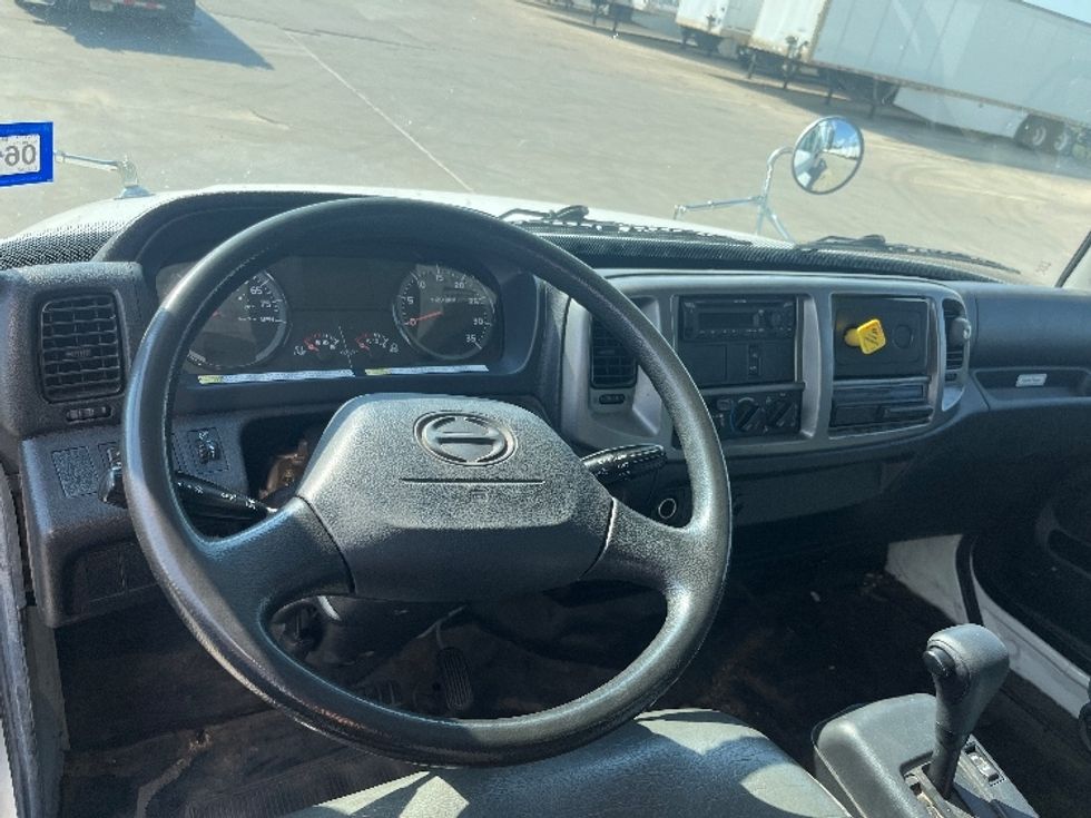 Medium Duty Box Truck-Light and Medium Duty Trucks-Hino-2019-268-Dallas-TX-175,890\n\t\tmiles-$ 51,250 - Image 17