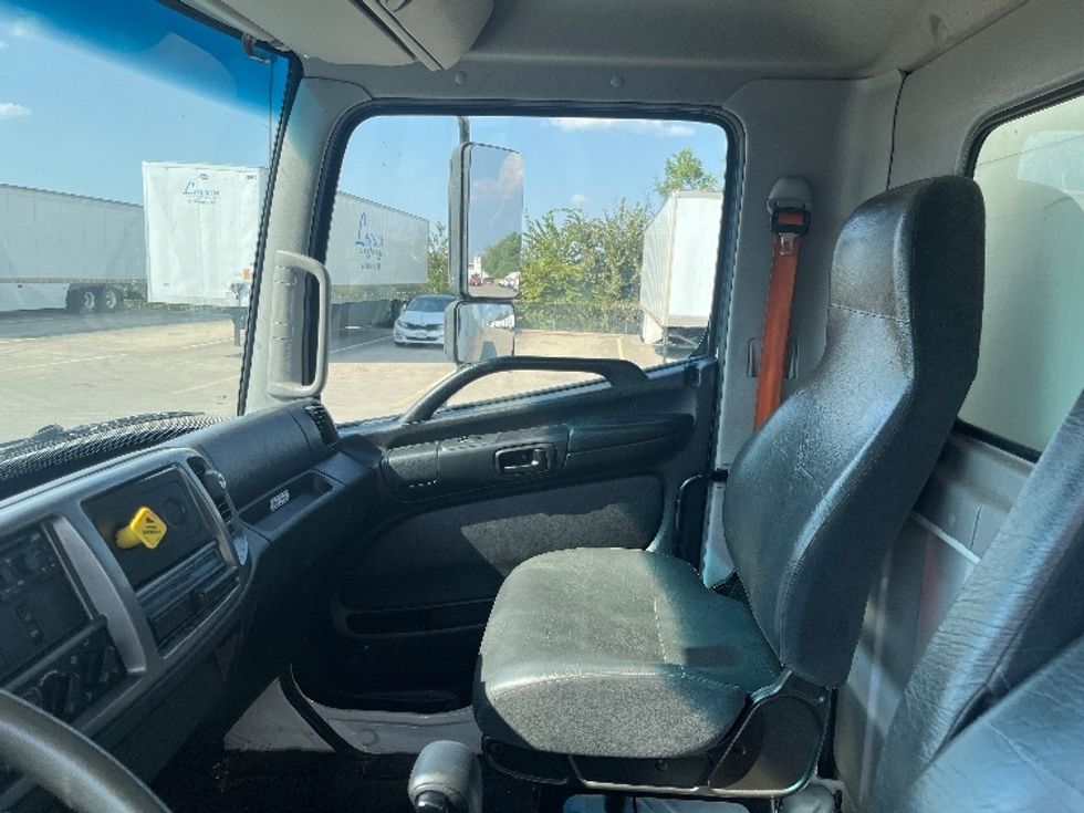 Medium Duty Box Truck-Light and Medium Duty Trucks-Hino-2019-268-Dallas-TX-175,890\n\t\tmiles-$ 51,250 - Image 18