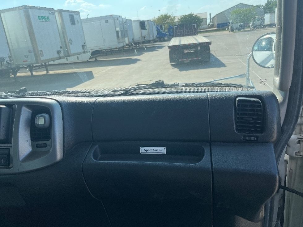 Medium Duty Box Truck-Light and Medium Duty Trucks-Hino-2019-268-Dallas-TX-175,890\n\t\tmiles-$ 51,250 - Image 20