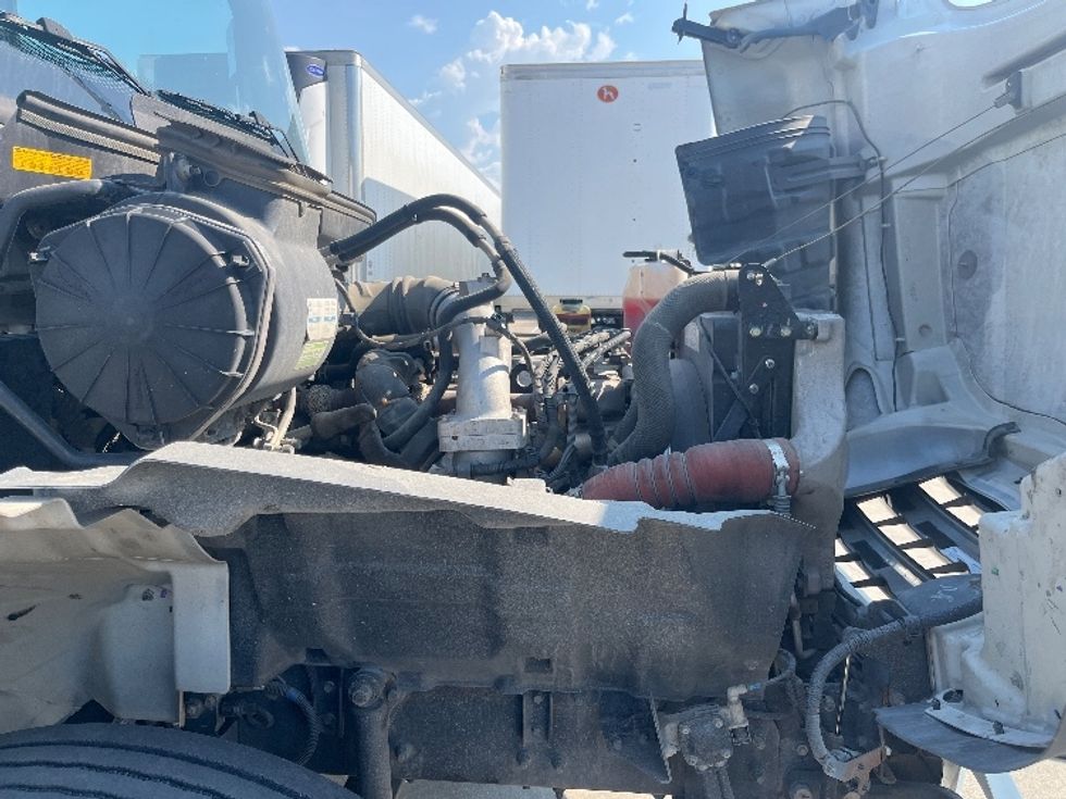 Medium Duty Box Truck-Light and Medium Duty Trucks-Hino-2019-268-Dallas-TX-175,890\n\t\tmiles-$ 51,250 - Image 22