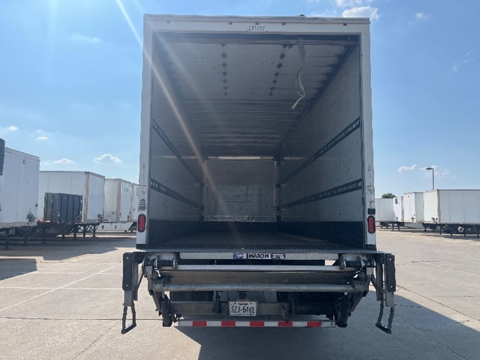 Medium Duty Box Truck-Light and Medium Duty Trucks-Hino-2019-268-Dallas-TX-175,890\n\t\tmiles-$ 51,250 - Image 8