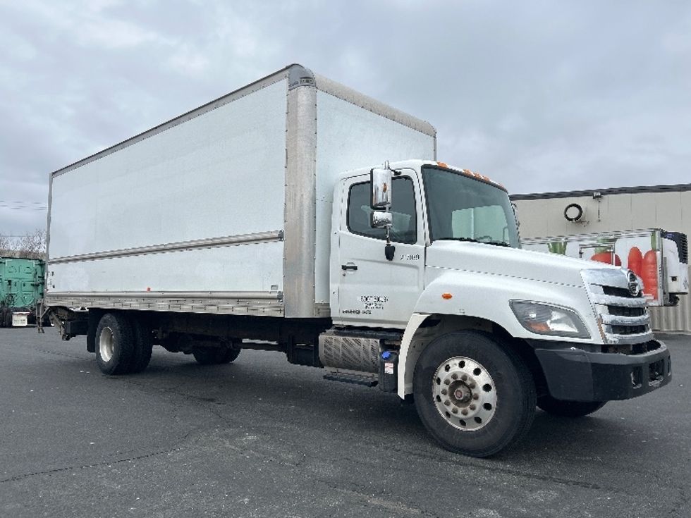 Medium Duty Box Truck-Light and Medium Duty Trucks-Hino-2019-268-Dartmouth-NS-284,960\n\t\tkm-$ 51,500 - Image 1