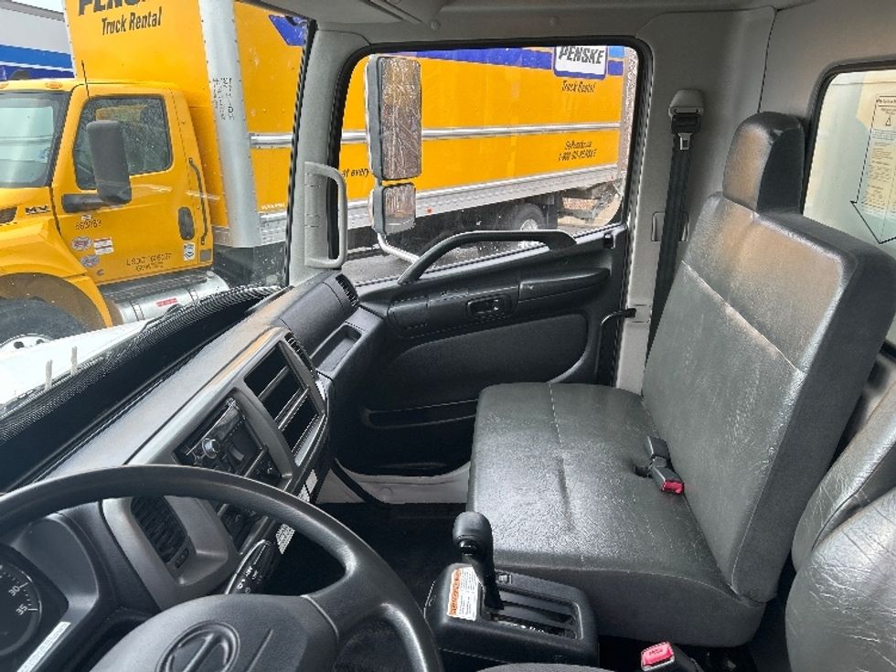 Medium Duty Box Truck-Light and Medium Duty Trucks-Hino-2019-268-Dartmouth-NS-284,960\n\t\tkm-$ 51,500 - Image 16