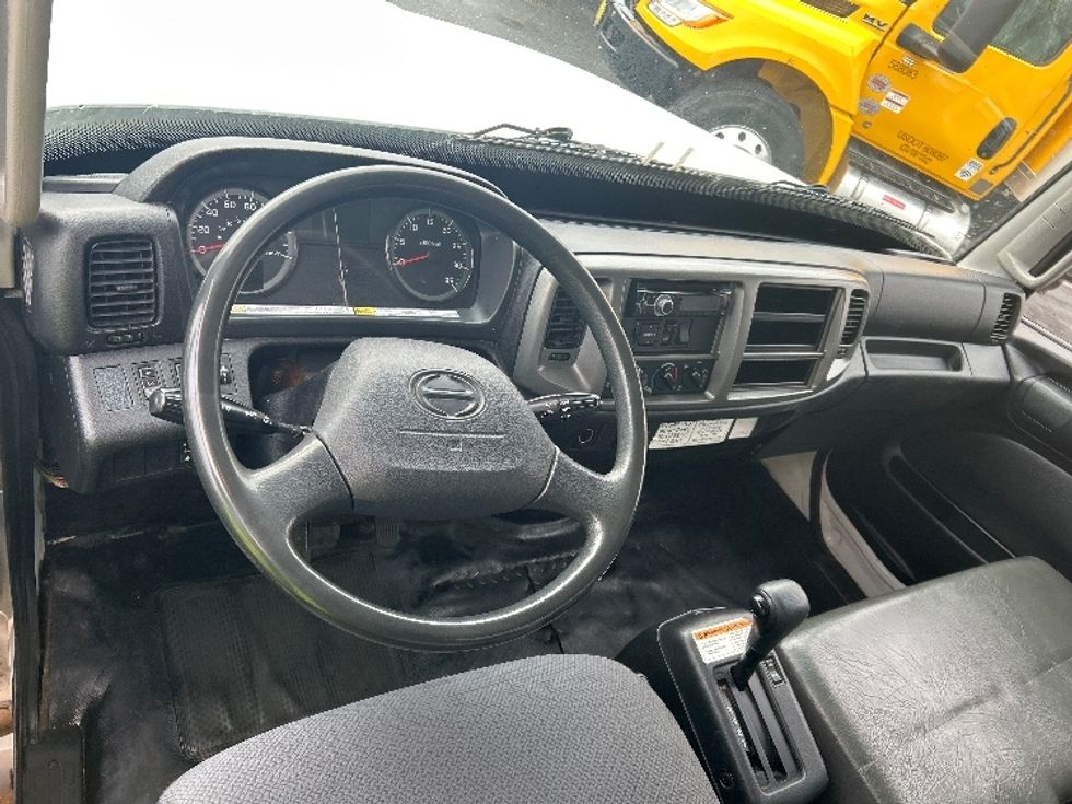 Medium Duty Box Truck-Light and Medium Duty Trucks-Hino-2019-268-Dartmouth-NS-284,960\n\t\tkm-$ 51,500 - Image 19