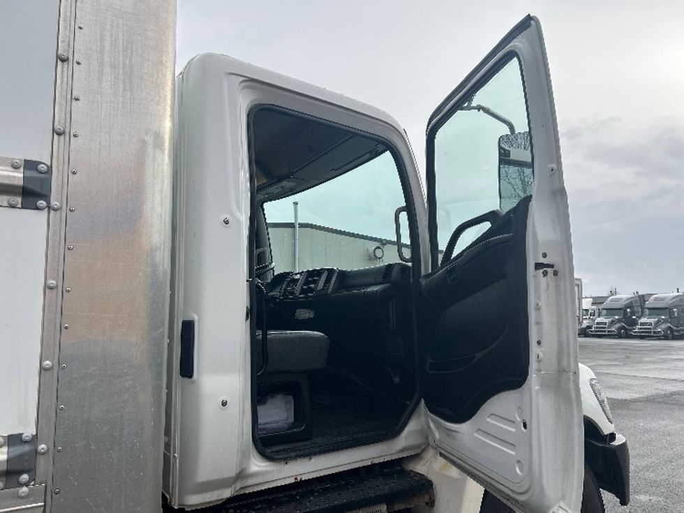 Medium Duty Box Truck-Light and Medium Duty Trucks-Hino-2019-268-Dartmouth-NS-284,960\n\t\tkm-$ 51,500 - Image 20