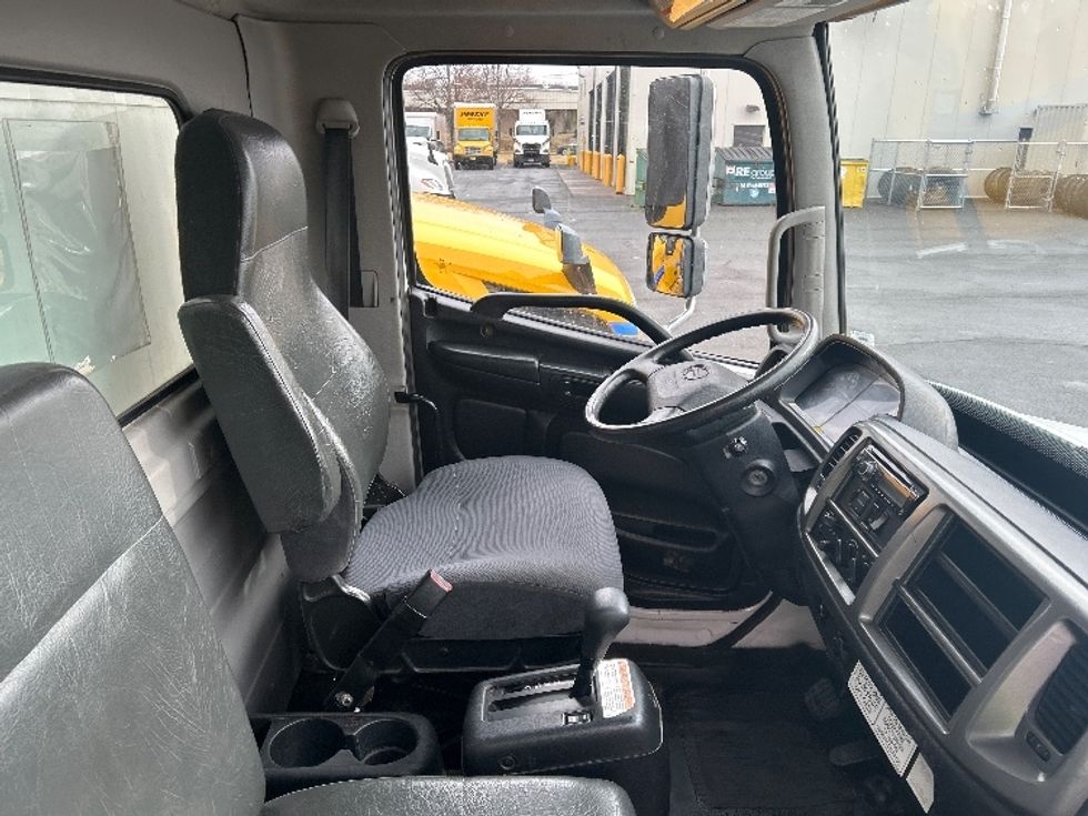 Medium Duty Box Truck-Light and Medium Duty Trucks-Hino-2019-268-Dartmouth-NS-284,960\n\t\tkm-$ 51,500 - Image 22