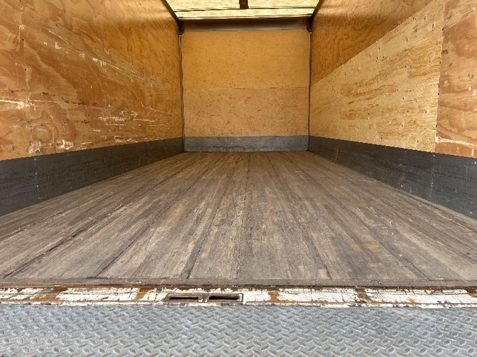 Medium Duty Box Truck-Light and Medium Duty Trucks-Hino-2019-268-Delta-BC-124,136\n\t\tkm-$ 69,000 - Image 10