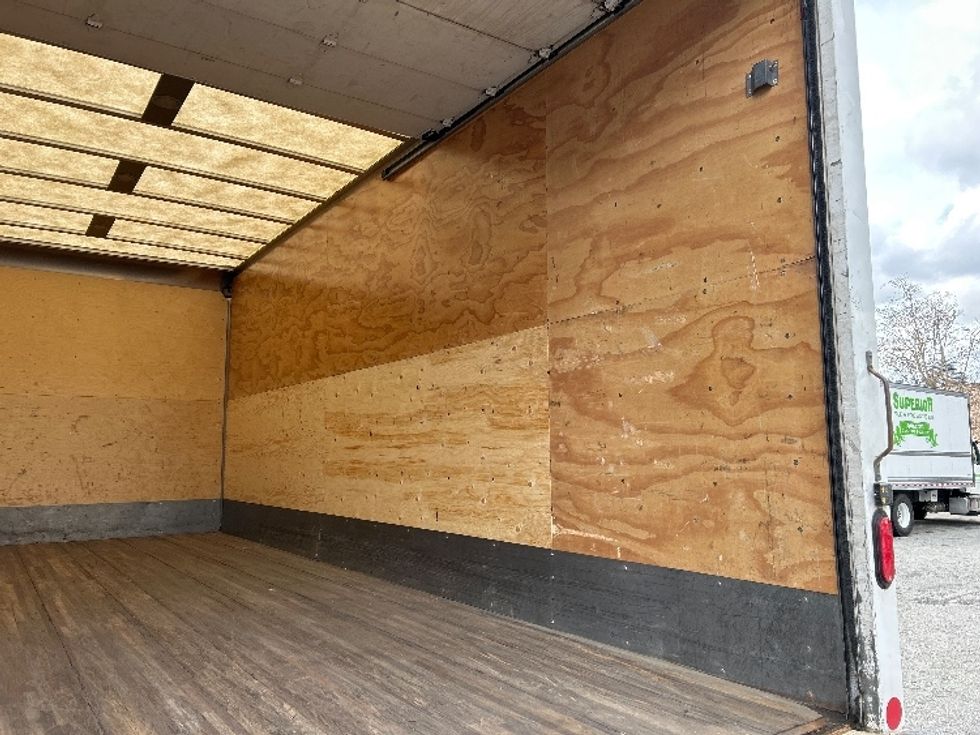 Medium Duty Box Truck-Light and Medium Duty Trucks-Hino-2019-268-Delta-BC-124,136\n\t\tkm-$ 69,000 - Image 12
