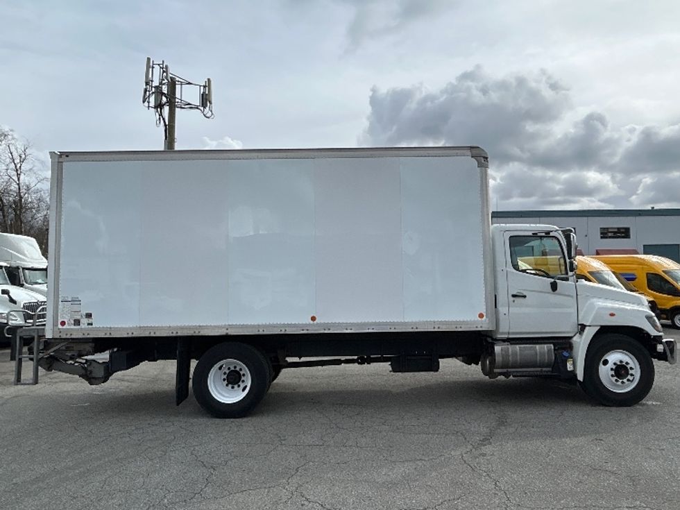 Medium Duty Box Truck-Light and Medium Duty Trucks-Hino-2019-268-Delta-BC-124,136\n\t\tkm-$ 69,000 - Image 15