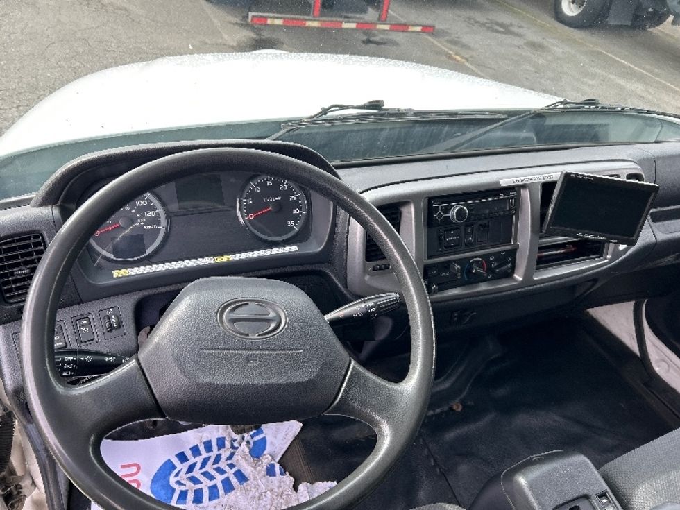 Medium Duty Box Truck-Light and Medium Duty Trucks-Hino-2019-268-Delta-BC-124,136\n\t\tkm-$ 69,000 - Image 18
