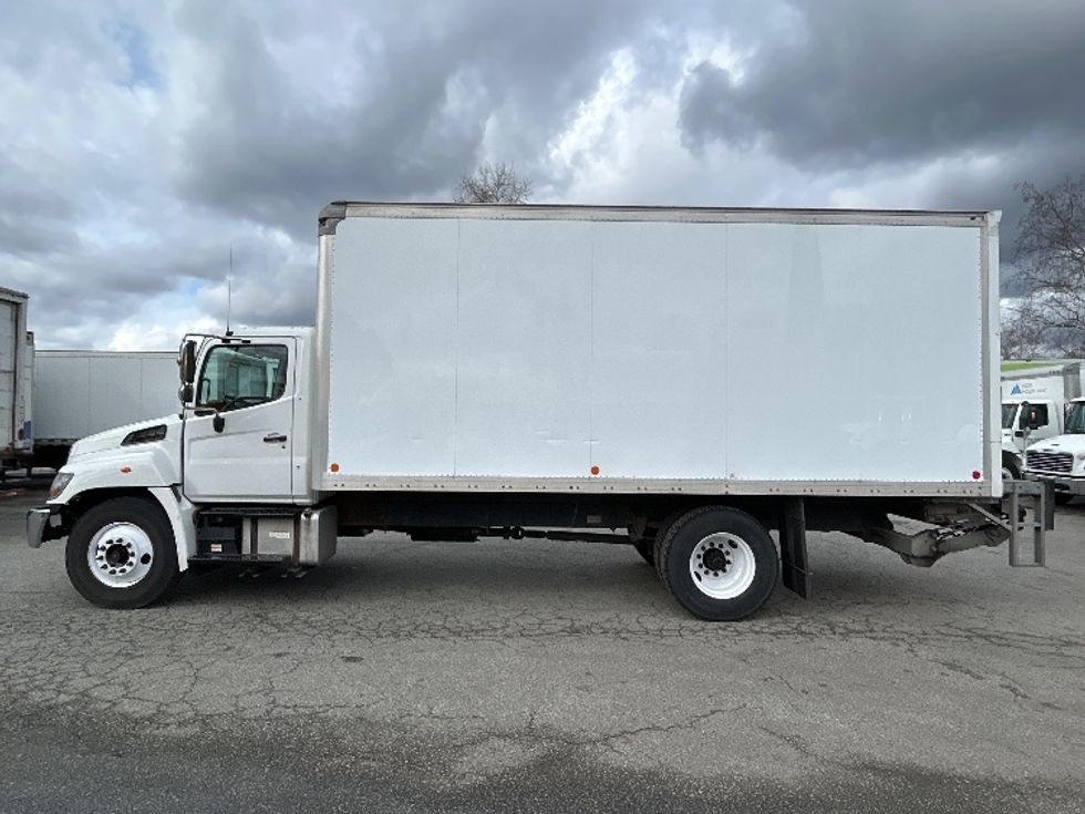 Medium Duty Box Truck-Light and Medium Duty Trucks-Hino-2019-268-Delta-BC-124,136\n\t\tkm-$ 69,000 - Image 4