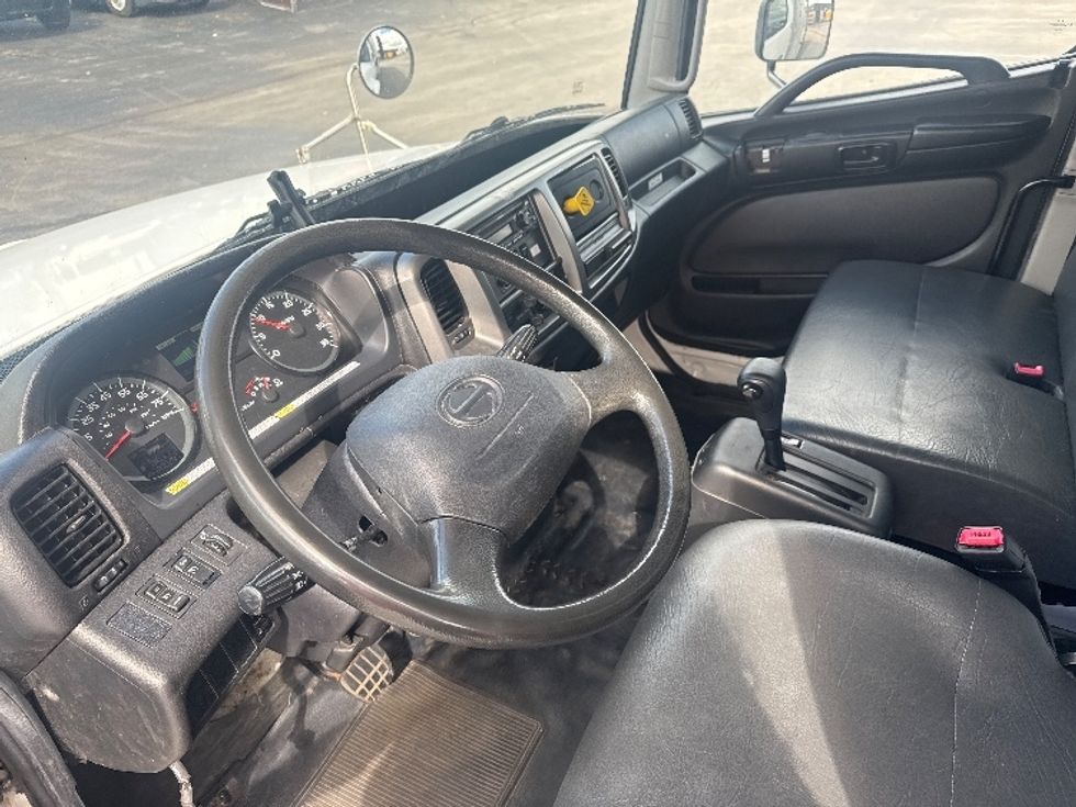 Medium Duty Box Truck-Light and Medium Duty Trucks-Hino-2019-268-East Chicago-IN-200,296\n\t\tmiles-$ 43,750 - Image 17