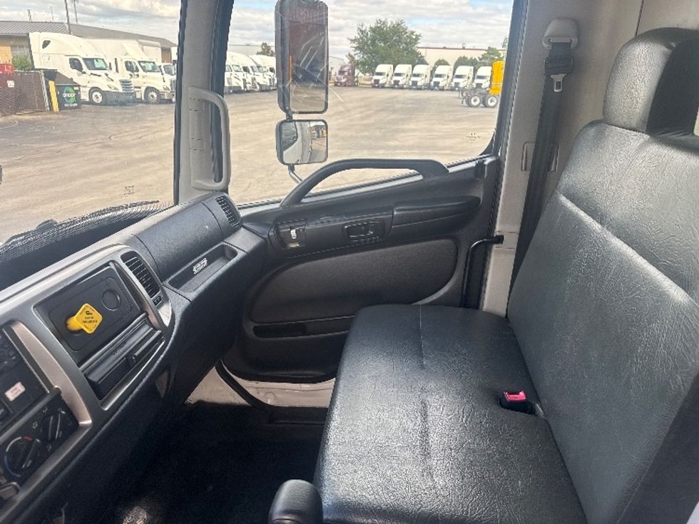 Medium Duty Box Truck-Light and Medium Duty Trucks-Hino-2019-268-East Chicago-IN-200,296\n\t\tmiles-$ 43,750 - Image 19