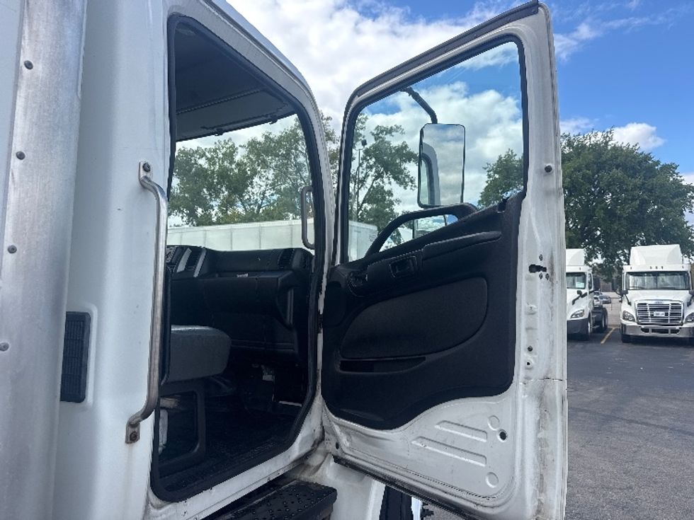 Medium Duty Box Truck-Light and Medium Duty Trucks-Hino-2019-268-East Chicago-IN-200,296\n\t\tmiles-$ 43,750 - Image 20