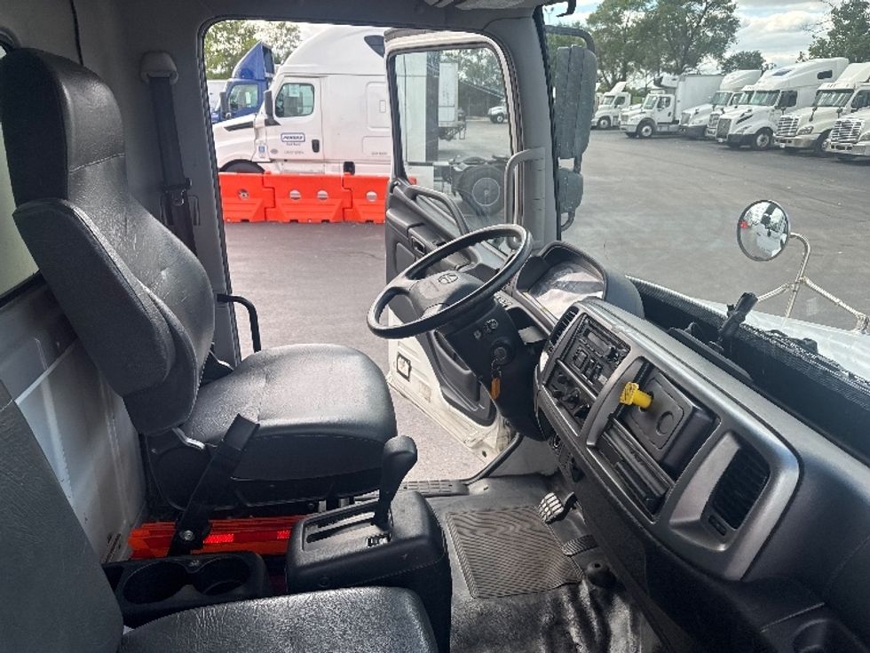 Medium Duty Box Truck-Light and Medium Duty Trucks-Hino-2019-268-East Chicago-IN-200,296\n\t\tmiles-$ 43,750 - Image 22