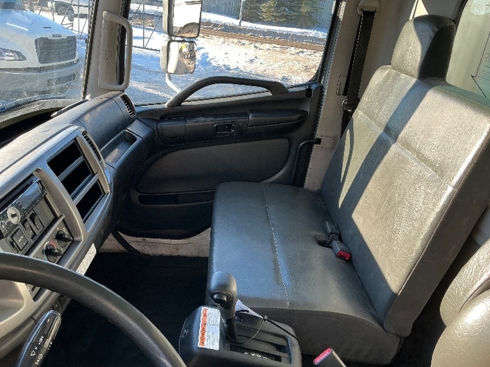 Medium Duty Box Truck-Light and Medium Duty Trucks-Hino-2019-268-Edmonton-AB-295,569\n\t\tkm-$ 66,750 - Image 17