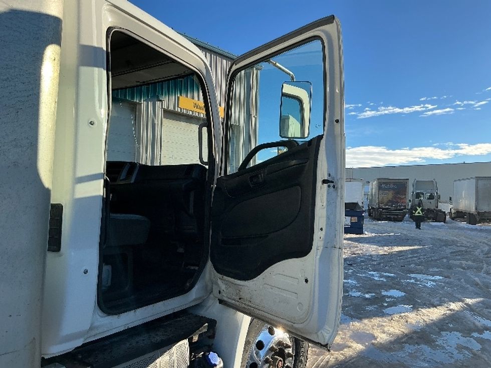 Medium Duty Box Truck-Light and Medium Duty Trucks-Hino-2019-268-Edmonton-AB-295,569\n\t\tkm-$ 66,750 - Image 18