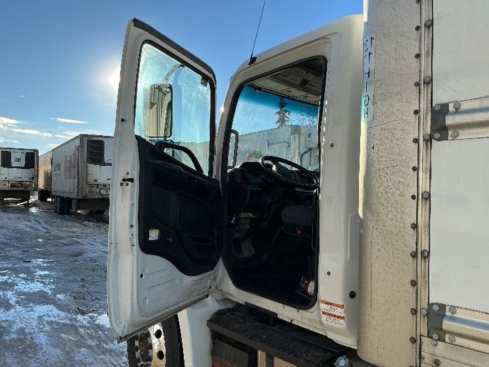 Medium Duty Box Truck-Light and Medium Duty Trucks-Hino-2019-268-Edmonton-AB-295,569\n\t\tkm-$ 66,750 - Image 24