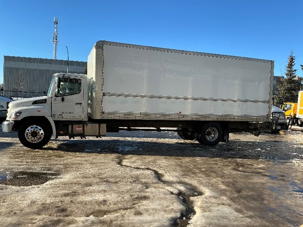Medium Duty Box Truck-Light and Medium Duty Trucks-Hino-2019-268-Edmonton-AB-295,569\n\t\tkm-$ 66,750 - Image 4