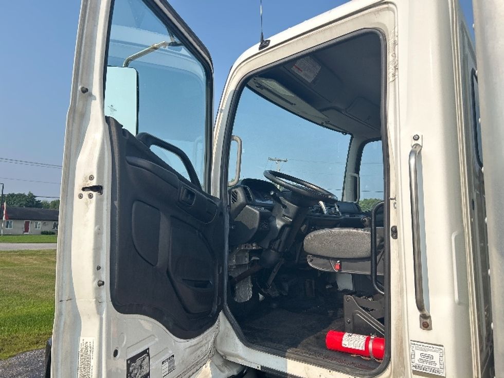 Medium Duty Box Truck-Light and Medium Duty Trucks-Hino-2019-268-Elkhart-IN-204,386\n\t\tmiles-$ 46,500 - Image 16