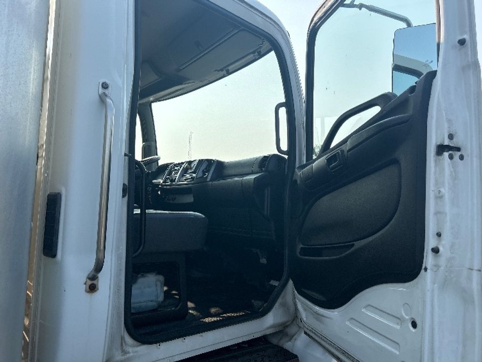 Medium Duty Box Truck-Light and Medium Duty Trucks-Hino-2019-268-Elkhart-IN-204,386\n\t\tmiles-$ 46,500 - Image 20