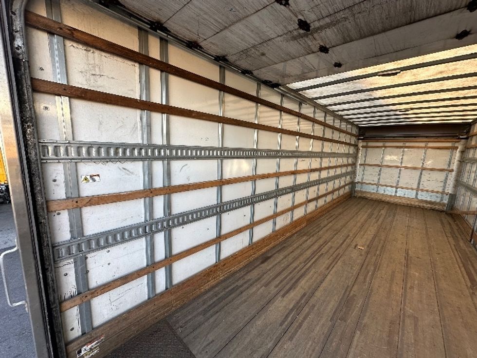 Medium Duty Box Truck-Light and Medium Duty Trucks-Hino-2019-268-Elmsford-NY-139,668\n\t\tmiles-$ 55,250 - Image 11