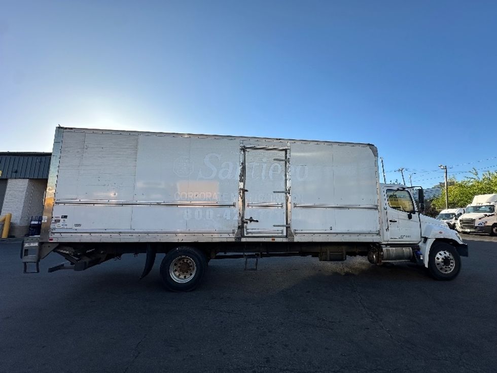 Medium Duty Box Truck-Light and Medium Duty Trucks-Hino-2019-268-Elmsford-NY-139,668\n\t\tmiles-$ 55,250 - Image 15
