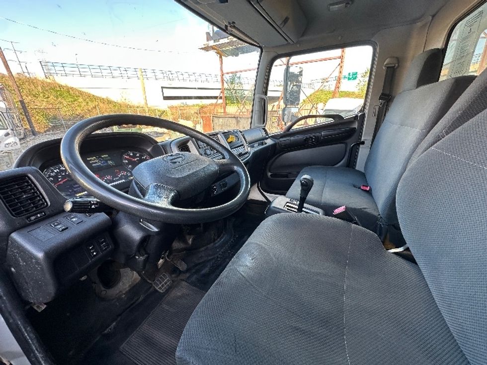 Medium Duty Box Truck-Light and Medium Duty Trucks-Hino-2019-268-Elmsford-NY-139,668\n\t\tmiles-$ 55,250 - Image 17