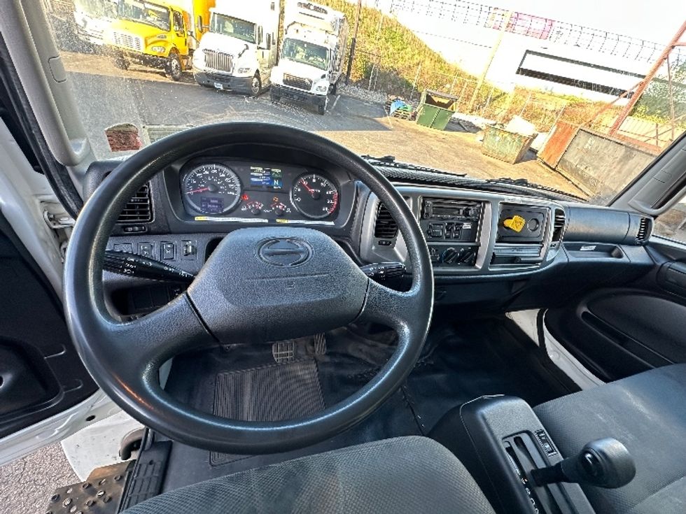 Medium Duty Box Truck-Light and Medium Duty Trucks-Hino-2019-268-Elmsford-NY-139,668\n\t\tmiles-$ 55,250 - Image 18