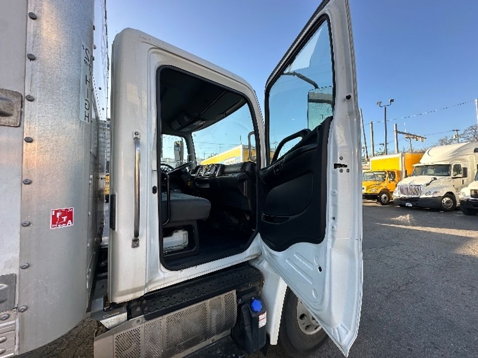 Medium Duty Box Truck-Light and Medium Duty Trucks-Hino-2019-268-Elmsford-NY-139,668\n\t\tmiles-$ 55,250 - Image 20