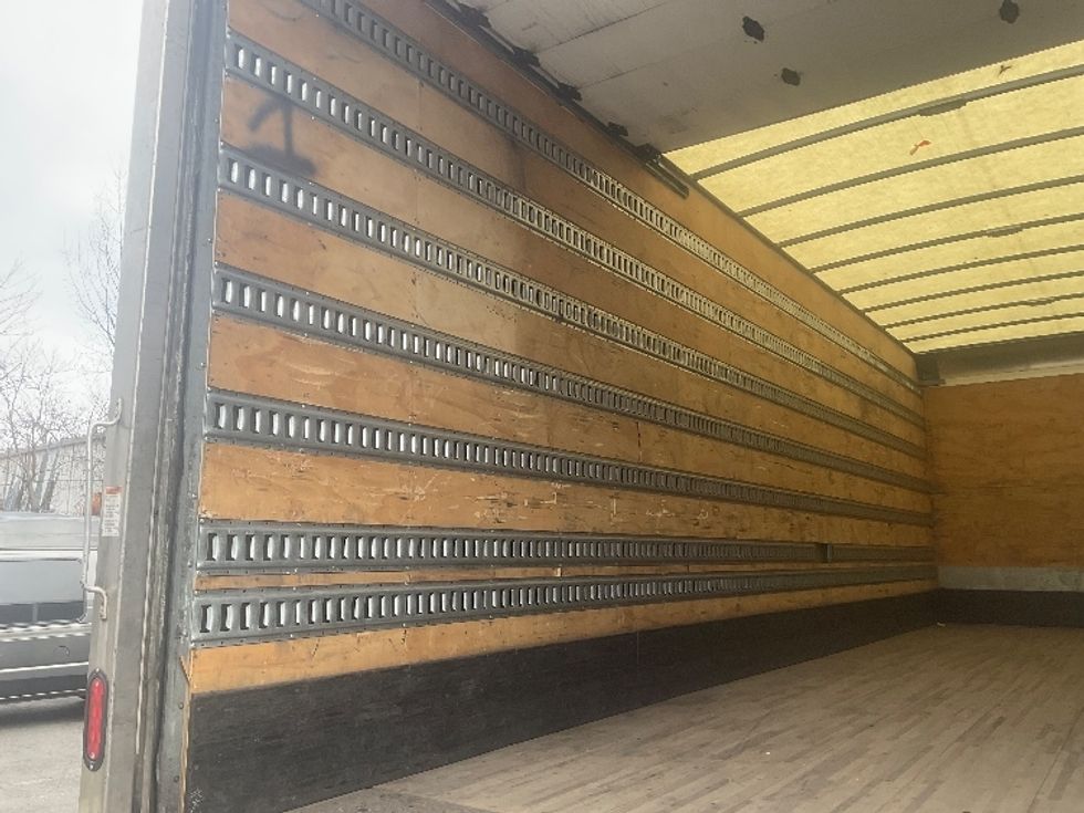 Medium Duty Box Truck-Light and Medium Duty Trucks-Hino-2019-268-Elmsford-NY-55,788\n\t\tmiles-$ 60,750 - Image 11