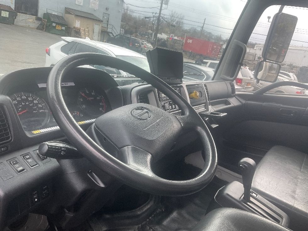 Medium Duty Box Truck-Light and Medium Duty Trucks-Hino-2019-268-Elmsford-NY-55,788\n\t\tmiles-$ 60,750 - Image 17