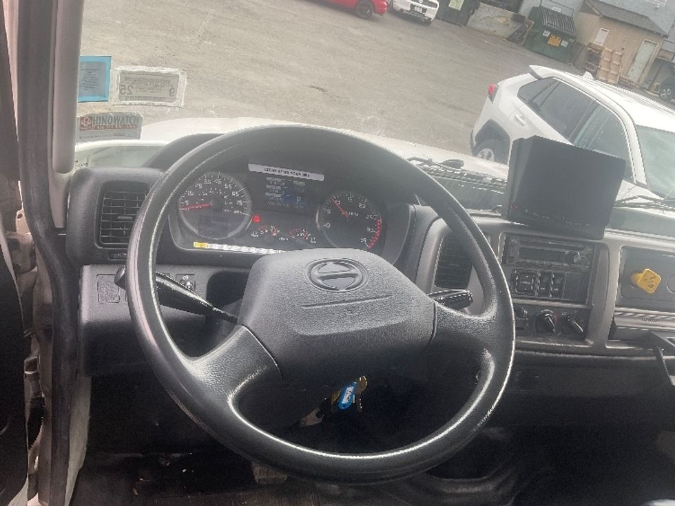 Medium Duty Box Truck-Light and Medium Duty Trucks-Hino-2019-268-Elmsford-NY-55,788\n\t\tmiles-$ 60,750 - Image 18