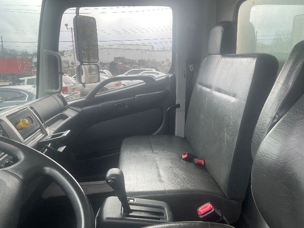 Medium Duty Box Truck-Light and Medium Duty Trucks-Hino-2019-268-Elmsford-NY-55,788\n\t\tmiles-$ 60,750 - Image 19