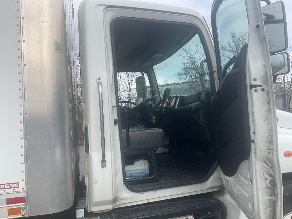 Medium Duty Box Truck-Light and Medium Duty Trucks-Hino-2019-268-Elmsford-NY-55,788\n\t\tmiles-$ 60,750 - Image 20