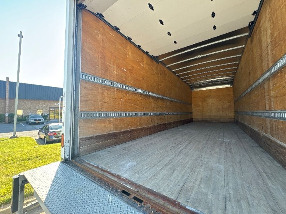 Medium Duty Box Truck-Light and Medium Duty Trucks-Hino-2019-268-Essex-MD-190,172\n\t\tmiles-$ 43,500 - Image 11