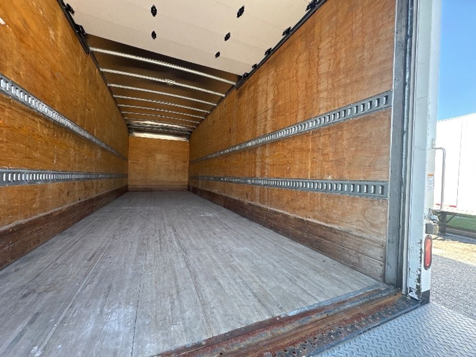 Medium Duty Box Truck-Light and Medium Duty Trucks-Hino-2019-268-Essex-MD-190,172\n\t\tmiles-$ 43,500 - Image 12