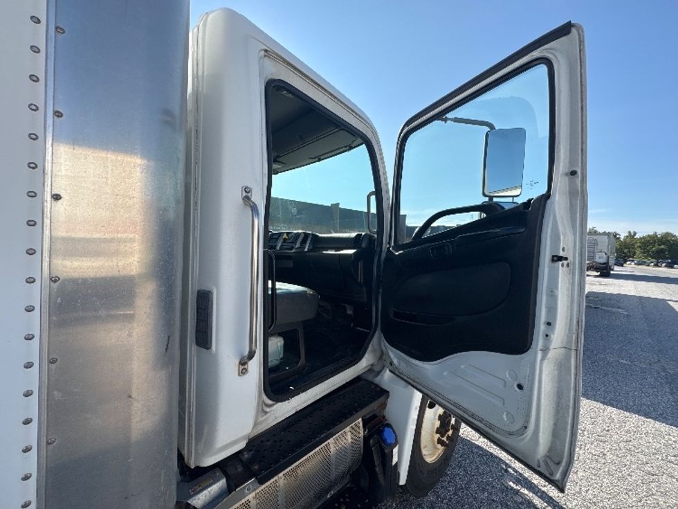 Medium Duty Box Truck-Light and Medium Duty Trucks-Hino-2019-268-Essex-MD-190,172\n\t\tmiles-$ 43,500 - Image 16