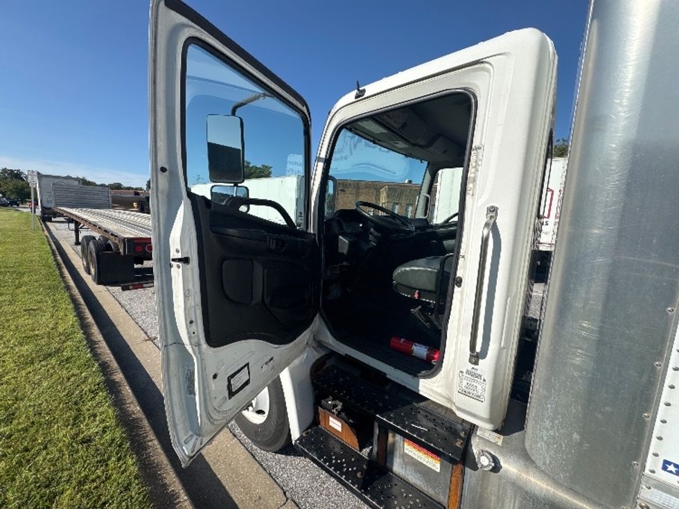 Medium Duty Box Truck-Light and Medium Duty Trucks-Hino-2019-268-Essex-MD-190,172\n\t\tmiles-$ 43,500 - Image 17