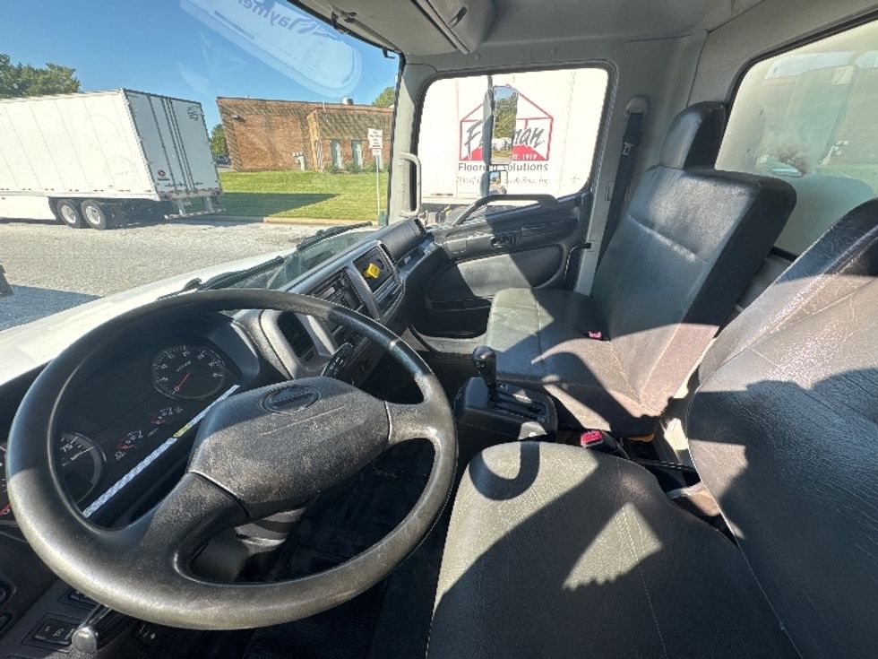 Medium Duty Box Truck-Light and Medium Duty Trucks-Hino-2019-268-Essex-MD-190,172\n\t\tmiles-$ 43,500 - Image 18