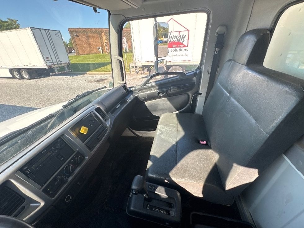 Medium Duty Box Truck-Light and Medium Duty Trucks-Hino-2019-268-Essex-MD-190,172\n\t\tmiles-$ 43,500 - Image 20