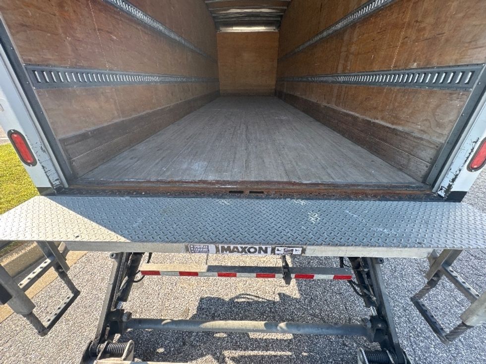 Medium Duty Box Truck-Light and Medium Duty Trucks-Hino-2019-268-Essex-MD-190,172\n\t\tmiles-$ 43,500 - Image 8
