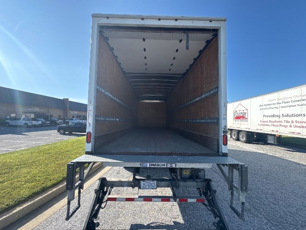 Medium Duty Box Truck-Light and Medium Duty Trucks-Hino-2019-268-Essex-MD-190,172\n\t\tmiles-$ 43,500 - Image 9